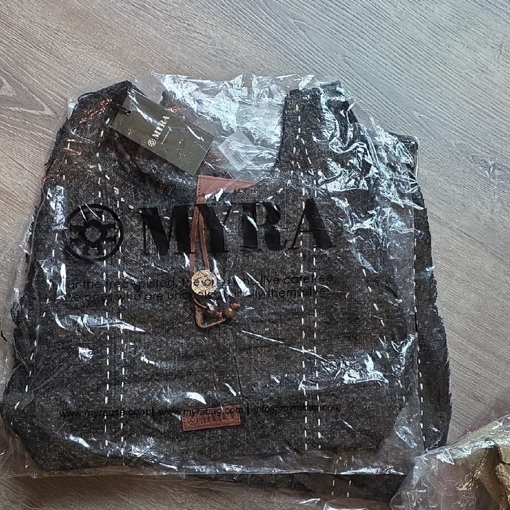 Myra Shoulder Bag with Frayed Edges - Picture 11 of 11